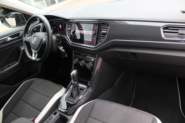Volkswagen T-Roc 1.5 TSI Sport / Trekhaak / Camera / Virtual Cockpit / Keyless / 17'' / CarPlay / Stuur+Stoelverwarming / DAB / ACC