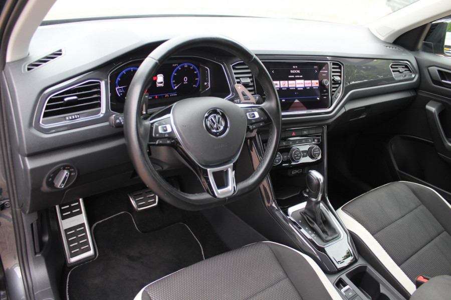 Volkswagen T-Roc 1.5 TSI Sport / Trekhaak / Camera / Virtual Cockpit / Keyless / 17'' / CarPlay / Stuur+Stoelverwarming / DAB / ACC