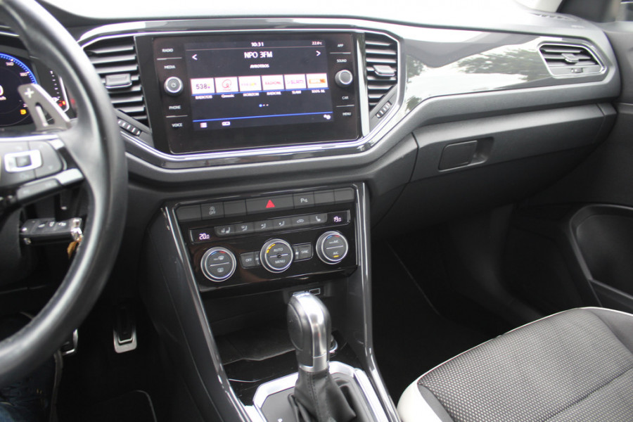 Volkswagen T-Roc 1.5 TSI Sport / Trekhaak / Camera / Virtual Cockpit / Keyless / 17'' / CarPlay / Stuur+Stoelverwarming / DAB / ACC