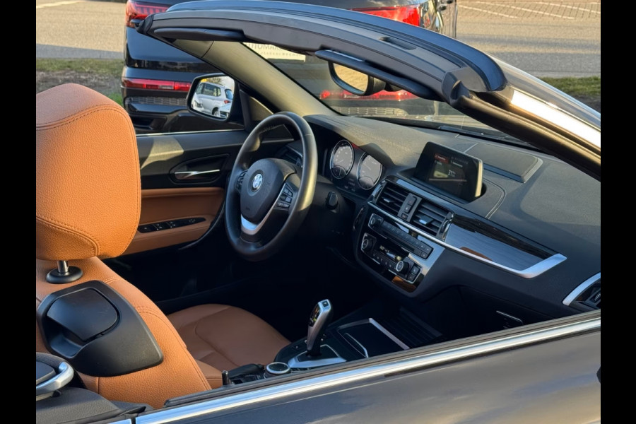 BMW 2 Serie Cabrio 218iA LUXURY ** LED, LEDER, APPLE/ANDROID, HiFi, 18-inch LMV, 2-zone AIRCO ** 2e EIG - Slechts 58.638km ** ** INFORMEER OOK NAAR ONZE AANTREKKELIJKE FINANCIAL-LEASE TARIEVEN **
