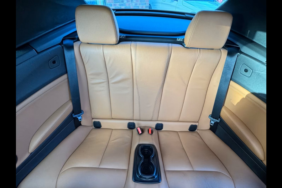 BMW 2 Serie Cabrio 218iA LUXURY ** LED, LEDER, APPLE/ANDROID, HiFi, 18-inch LMV, 2-zone AIRCO ** 2e EIG - Slechts 58.638km ** ** INFORMEER OOK NAAR ONZE AANTREKKELIJKE FINANCIAL-LEASE TARIEVEN **