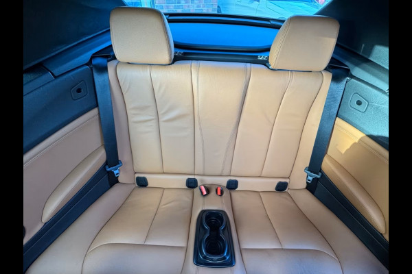 BMW 2 Serie Cabrio 218iA LUXURY ** LED, LEDER, APPLE/ANDROID, HiFi, 18-inch LMV, 2-zone AIRCO ** 2e EIG - Slechts 58.638km ** ** INFORMEER OOK NAAR ONZE AANTREKKELIJKE FINANCIAL-LEASE TARIEVEN **