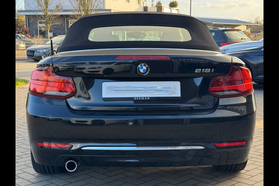 BMW 2 Serie Cabrio 218iA LUXURY ** LED, LEDER, APPLE/ANDROID, HiFi, 18-inch LMV, 2-zone AIRCO ** 2e EIG - Slechts 58.638km ** ** INFORMEER OOK NAAR ONZE AANTREKKELIJKE FINANCIAL-LEASE TARIEVEN **