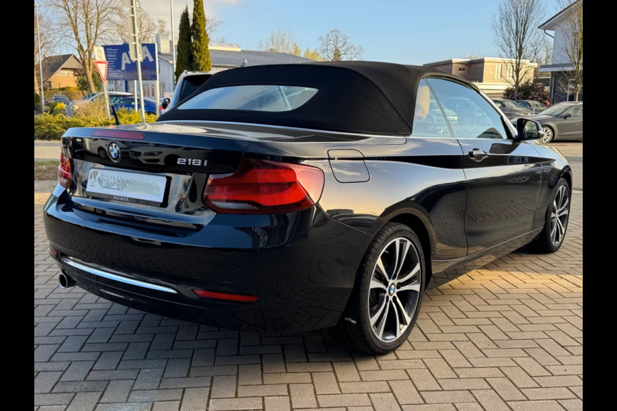 BMW 2 Serie Cabrio 218iA LUXURY ** LED, LEDER, APPLE/ANDROID, HiFi, 18-inch LMV, 2-zone AIRCO ** 2e EIG - Slechts 58.638km ** ** INFORMEER OOK NAAR ONZE AANTREKKELIJKE FINANCIAL-LEASE TARIEVEN **