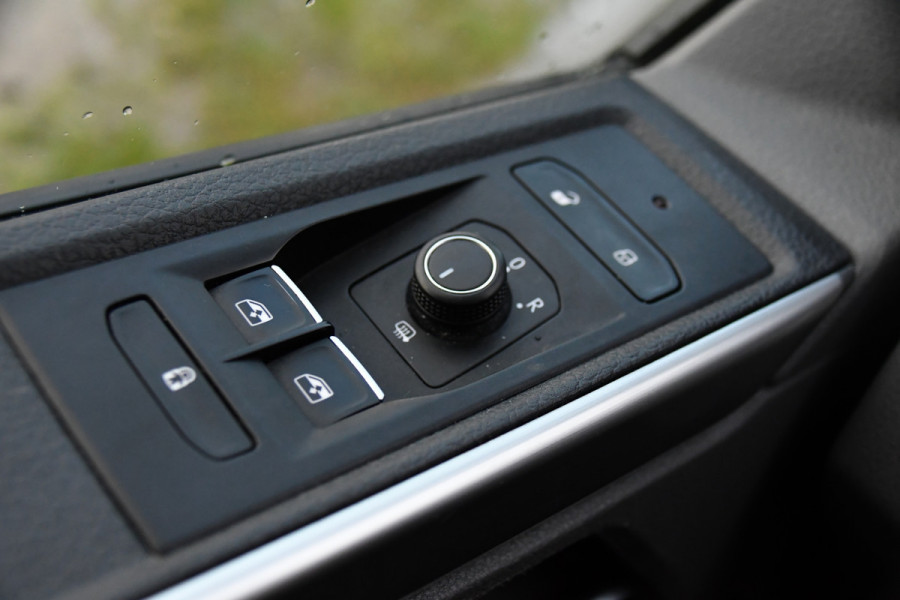 Volkswagen Transporter 2.0 TDI L1H1 Bulli Virtual, Adaptieve Cruise, Carplay, 150PK, Sensoren, NAVI, LED, UNIEK!