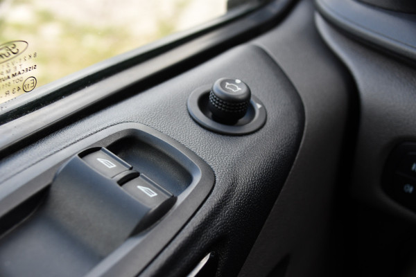 Ford Transit Custom 300 2.0 TDCI L2H1 Limited DC PB Edition