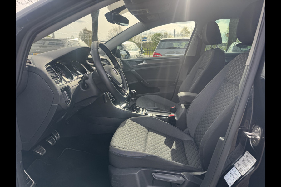 Volkswagen Golf 1.0 TSI Comfortline / Camera / CarPlay / 16'' / Navigatie / Parkeerhulp V+A / Getint glas / DAB / ACC