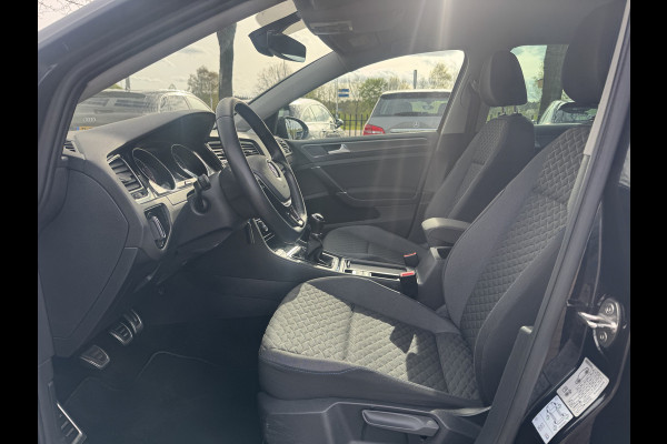 Volkswagen Golf 1.0 TSI Comfortline / Camera / CarPlay / 16'' / Navigatie / Parkeerhulp V+A / Getint glas / DAB / ACC