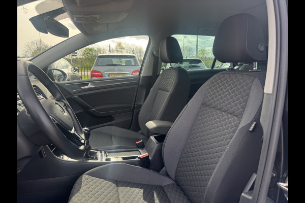 Volkswagen Golf 1.0 TSI Comfortline / Camera / CarPlay / 16'' / Navigatie / Parkeerhulp V+A / Getint glas / DAB / ACC