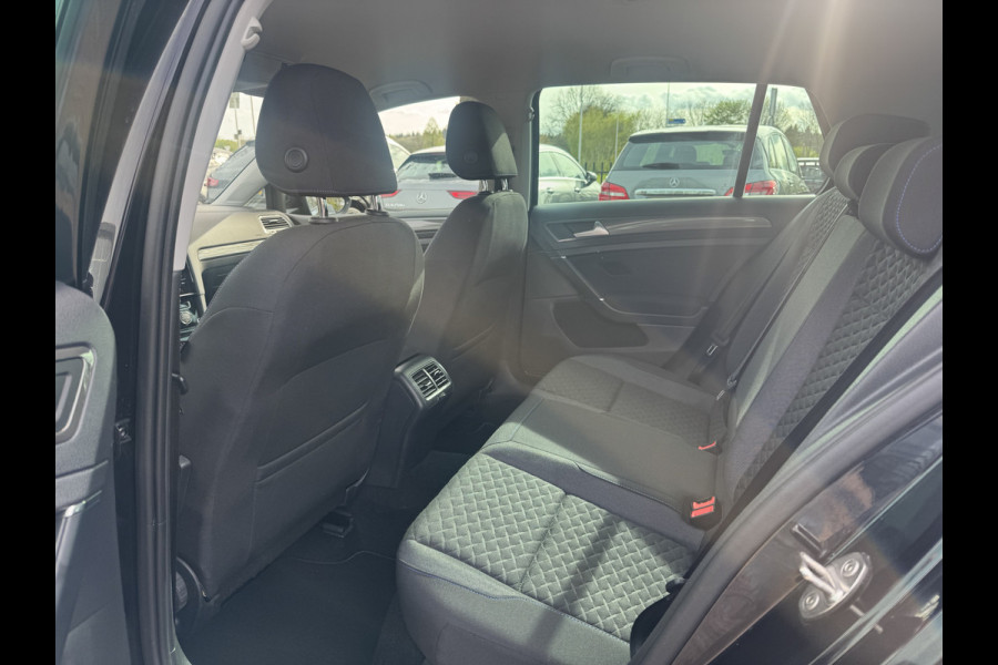 Volkswagen Golf 1.0 TSI Comfortline / Camera / CarPlay / 16'' / Navigatie / Parkeerhulp V+A / Getint glas / DAB / ACC