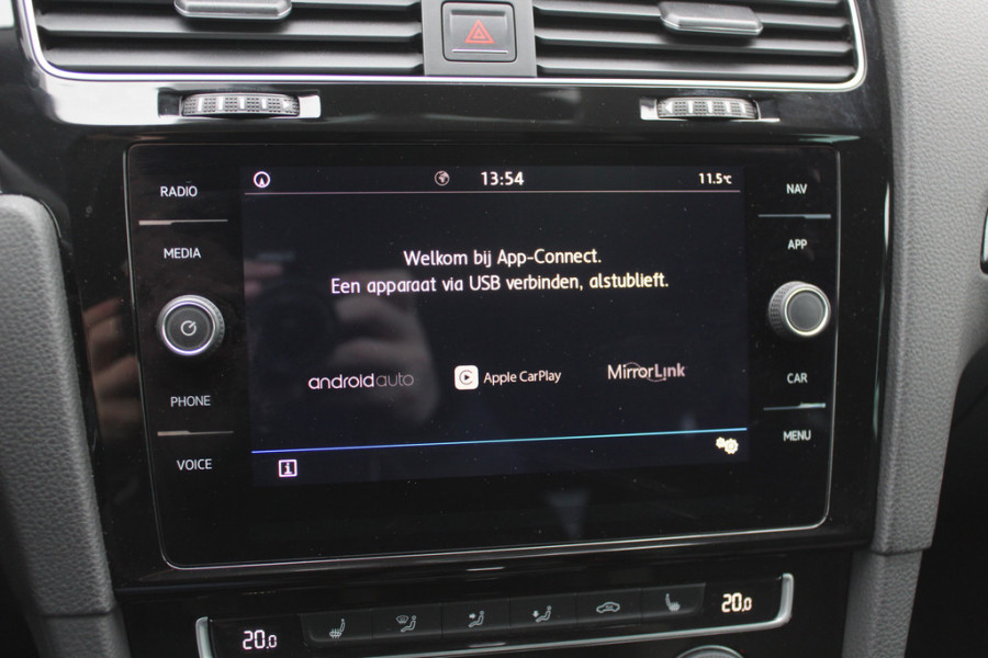 Volkswagen Golf 1.0 TSI Comfortline / Camera / CarPlay / 16'' / Navigatie / Parkeerhulp V+A / Getint glas / DAB / ACC