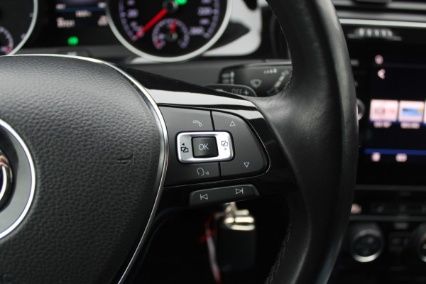 Volkswagen Golf 1.0 TSI Comfortline / Camera / CarPlay / 16'' / Navigatie / Parkeerhulp V+A / Getint glas / DAB / ACC