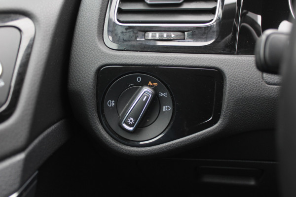 Volkswagen Golf 1.0 TSI Comfortline / Camera / CarPlay / 16'' / Navigatie / Parkeerhulp V+A / Getint glas / DAB / ACC