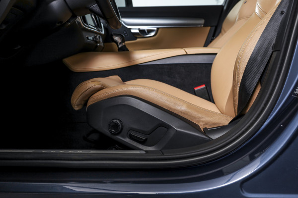 Volvo S90 2.0 T4 190 PK Momentum+ - Automaat Orig. NL | Polestar Engineerd | Dig. Cockpit | Cruise | Stoelverw. | PDC | NAV + App. Connect | ECC | Elek.Trekhaak | LM 18" |