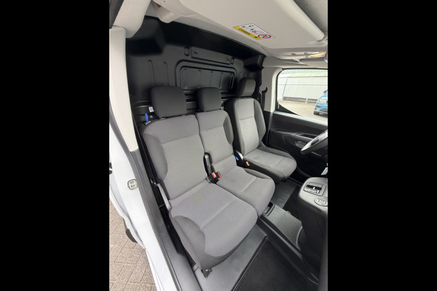 Citroën Berlingo 130pk Club (Camera - Navigatie - Laadruimte betimmering - 3-zits - Parkeersensoren V+A - Airco - Cruise Controle - Apple Carplay