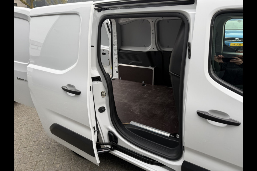 Citroën Berlingo 130pk Club (Camera - Navigatie - Laadruimte betimmering - 3-zits - Parkeersensoren V+A - Airco - Cruise Controle - Apple Carplay