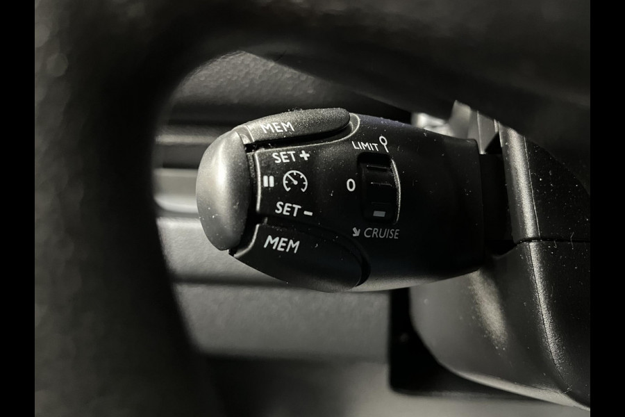 Peugeot Expert 2.0 BlueHDI 180PK Dubbele Cabine Automaat Navigatie Parkeersensoren Clima Control Trekhaak