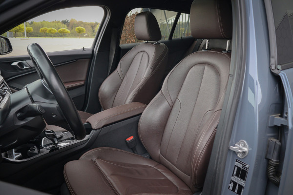 BMW 1-serie 118i High Executive M-Sport | HARMAN & KARDON | PANORAMADAK | SPORTSTOELEN VOLLEDER INTERIEUR | STOELVERWARMING | SFEERVERLICHTING | CRUISE CONTROL |