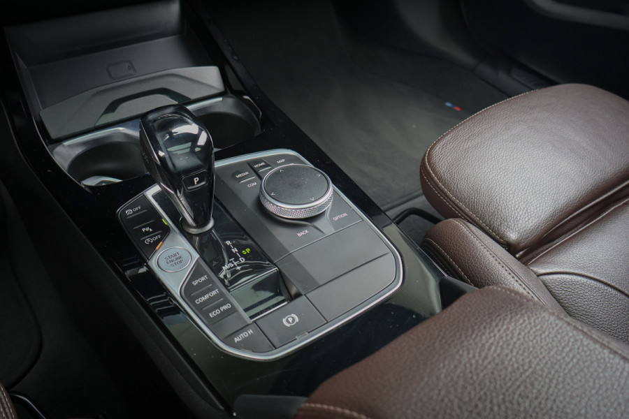 BMW 1-serie 118i High Executive M-Sport | HARMAN & KARDON | PANORAMADAK | SPORTSTOELEN VOLLEDER INTERIEUR | STOELVERWARMING | SFEERVERLICHTING | CRUISE CONTROL |