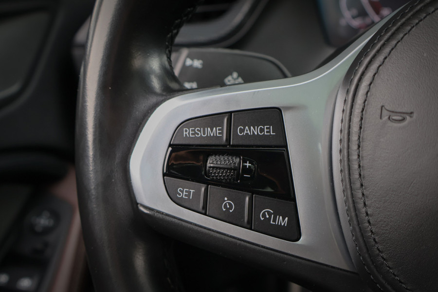 BMW 1-serie 118i High Executive M-Sport | HARMAN & KARDON | PANORAMADAK | SPORTSTOELEN VOLLEDER INTERIEUR | STOELVERWARMING | SFEERVERLICHTING | CRUISE CONTROL |