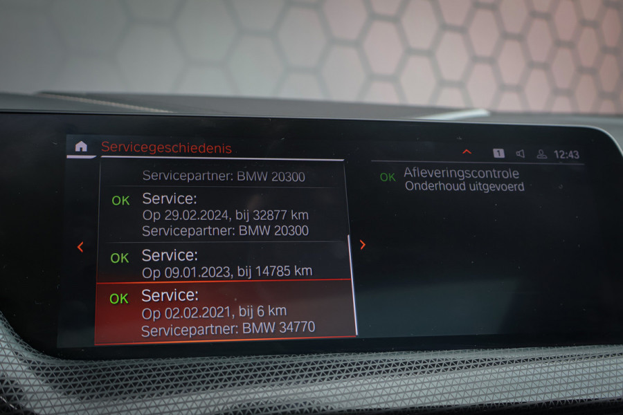 BMW 1-serie 118i High Executive M-Sport | HARMAN & KARDON | PANORAMADAK | SPORTSTOELEN VOLLEDER INTERIEUR | STOELVERWARMING | SFEERVERLICHTING | CRUISE CONTROL |