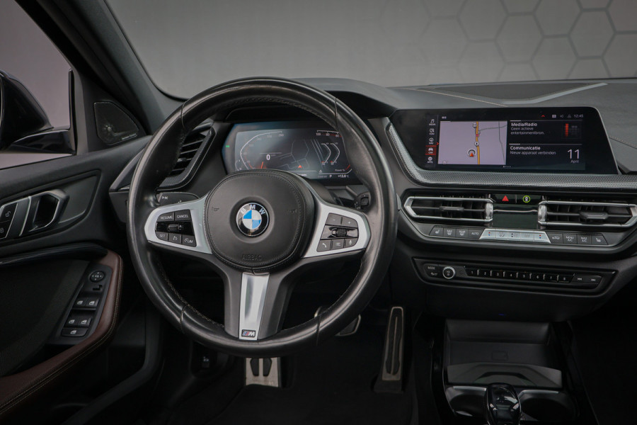 BMW 1-serie 118i High Executive M-Sport | HARMAN & KARDON | PANORAMADAK | SPORTSTOELEN VOLLEDER INTERIEUR | STOELVERWARMING | SFEERVERLICHTING | CRUISE CONTROL |
