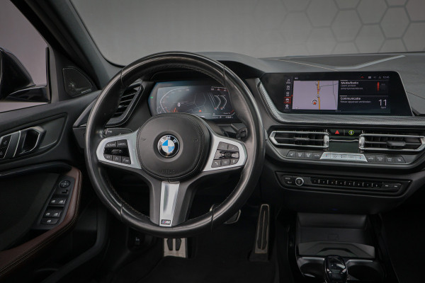 BMW 1-serie 118i High Executive M-Sport | HARMAN & KARDON | PANORAMADAK | SPORTSTOELEN VOLLEDER INTERIEUR | STOELVERWARMING | SFEERVERLICHTING | CRUISE CONTROL |