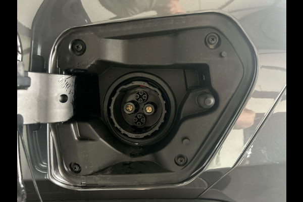 Lexus UX 300e Luxury Line 73 kWh | 45% korting | Winter-pakket | Tech Pack  | Navigatie | Nieuwprijs € 61.095,00 |