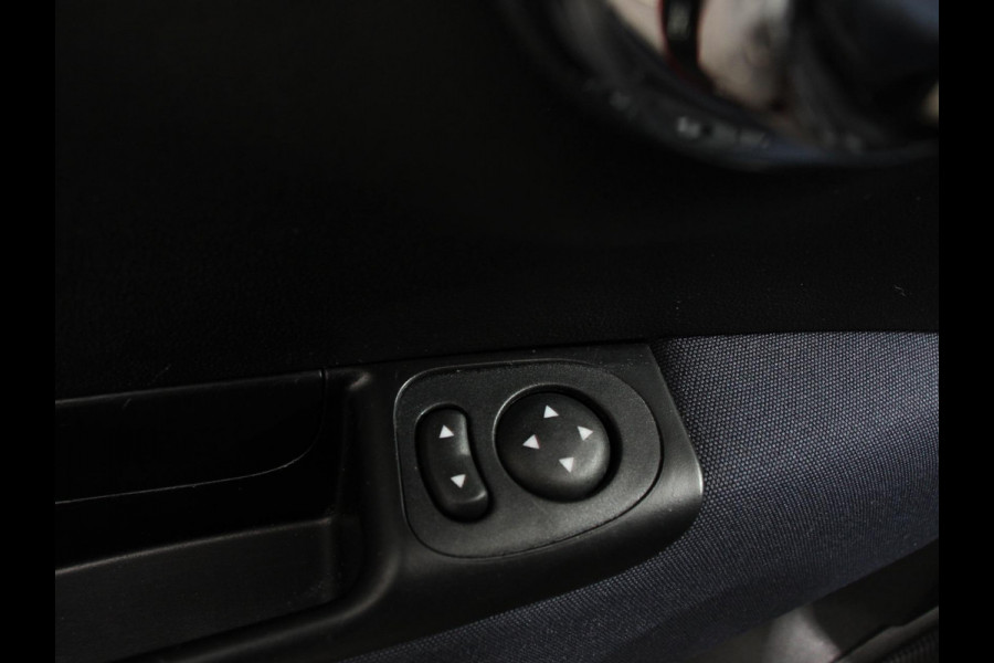 Fiat 500C 1.0 Hybrid Club Cabrio Airco LED Parkeersensoren achter Cruise control Radio Apple Carplay/ Android Auto