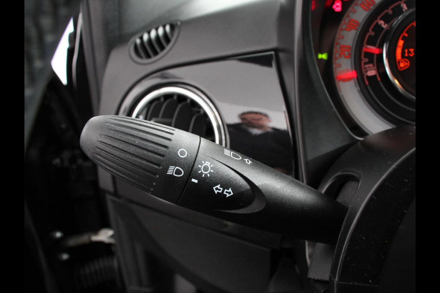 Fiat 500C 1.0 Hybrid Club Cabrio Airco LED Parkeersensoren achter Cruise control Radio Apple Carplay/ Android Auto