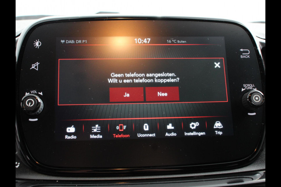 Fiat 500C 1.0 Hybrid Club Cabrio Airco LED Parkeersensoren achter Cruise control Radio Apple Carplay/ Android Auto