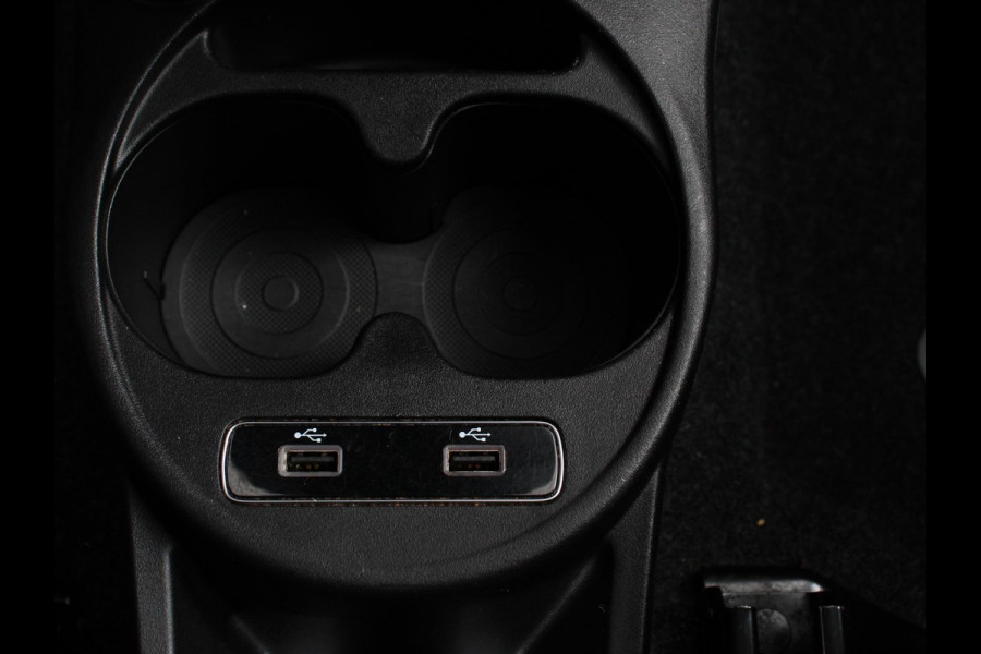 Fiat 500C 1.0 Hybrid Club Cabrio Airco LED Parkeersensoren achter Cruise control Radio Apple Carplay/ Android Auto