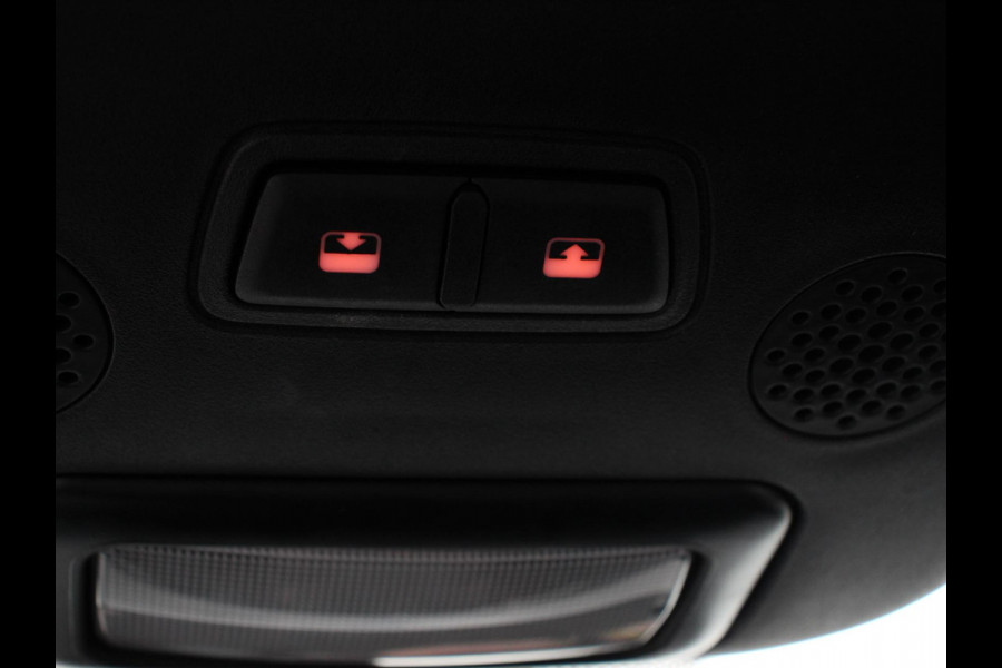 Fiat 500C 1.0 Hybrid Club Cabrio Airco LED Parkeersensoren achter Cruise control Radio Apple Carplay/ Android Auto