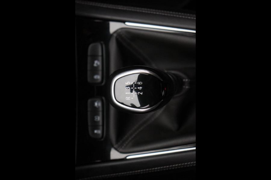 Opel Grandland X 1.2 Turbo Business Executive | Origineel NL | Trekhaak | Navigatie |