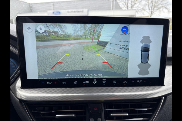 Ford Kuga 2.5 PHEV Titanium | 242pk | Wegklapbare Trekhaak | 2.100kg Trekgewicht | Achteruitrijcamera | Cruise control | Navigatie | Digitale cockpit