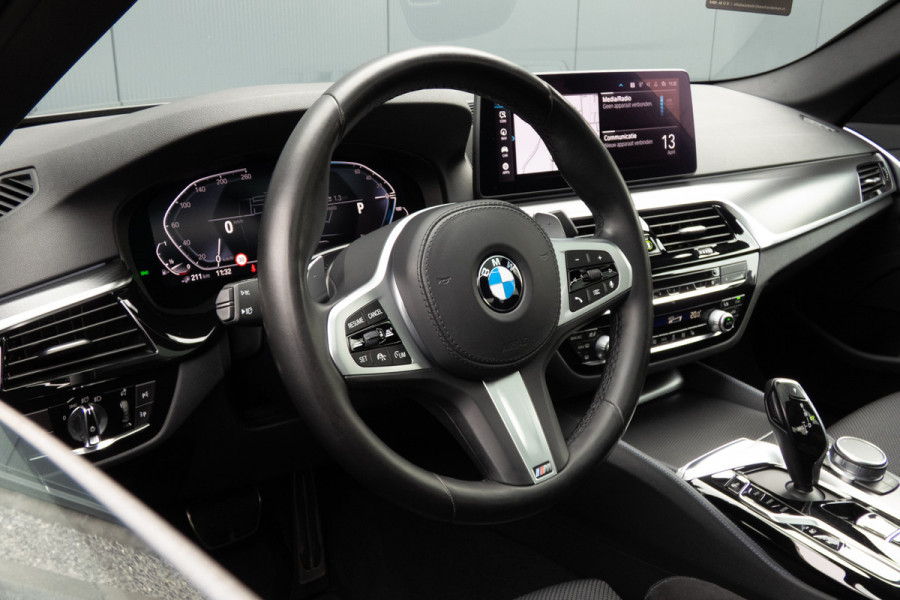BMW 5 Serie 530e Business Edition Plus M-PERFORMANCE | M-PAKKET | PANO | ACC | CAMERA | ELEKTRISCH VERSTELBARE VOORSTOELEN