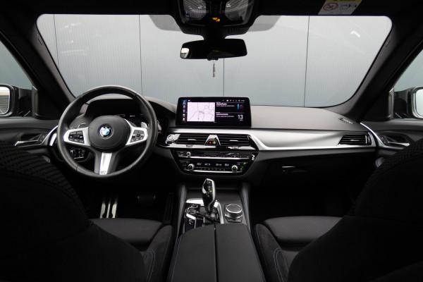 BMW 5 Serie 530e Business Edition Plus M-PERFORMANCE | M-PAKKET | PANO | ACC | CAMERA | ELEKTRISCH VERSTELBARE VOORSTOELEN