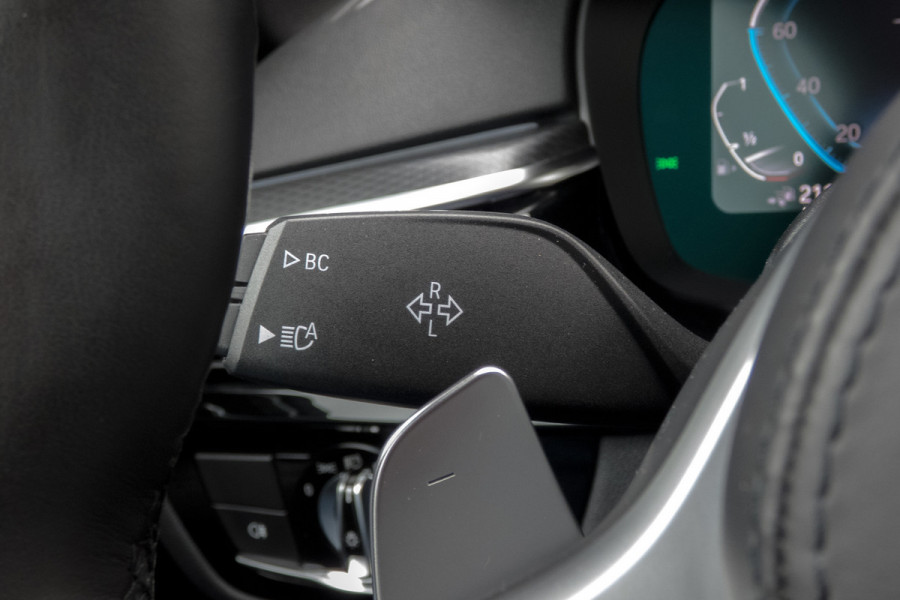 BMW 5 Serie 530e Business Edition Plus M-PERFORMANCE | M-PAKKET | PANO | ACC | CAMERA | ELEKTRISCH VERSTELBARE VOORSTOELEN