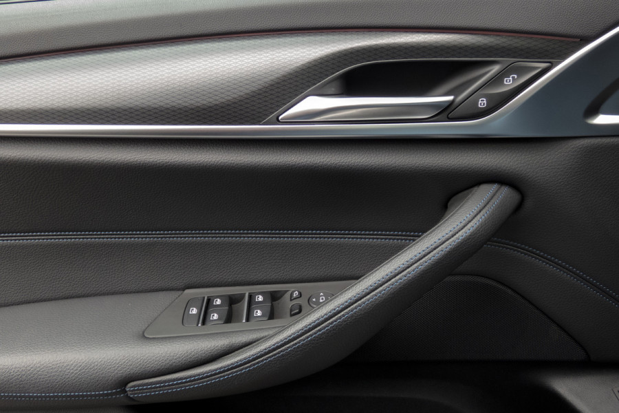 BMW 5 Serie 530e Business Edition Plus M-PERFORMANCE | M-PAKKET | PANO | ACC | CAMERA | ELEKTRISCH VERSTELBARE VOORSTOELEN