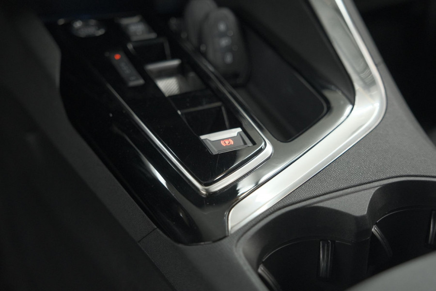 Peugeot 5008 PureTech 130 EAT8 Active Pack Business | 7 Zitplaatsen | Camera | Navigatie | Apple Carplay | Parkeersensoren