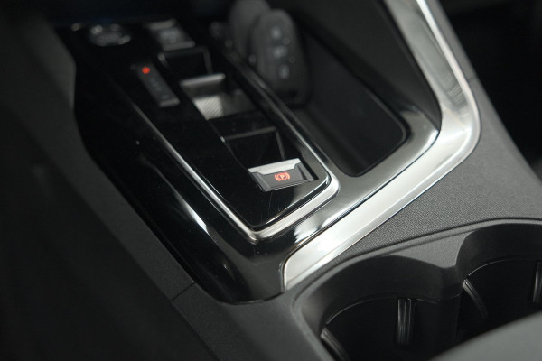 Peugeot 5008 PureTech 130 EAT8 Active Pack Business | 7 Zitplaatsen | Camera | Navigatie | Apple Carplay | Parkeersensoren