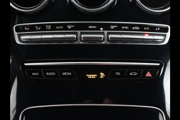 Mercedes-Benz C-Klasse 160 AMG | Stoelverwarming | Carplay | Leder/Alcantara | Camera | Digital Cockpit | Navigatie | 19'' | Full LED | Park Assist | Climate control
