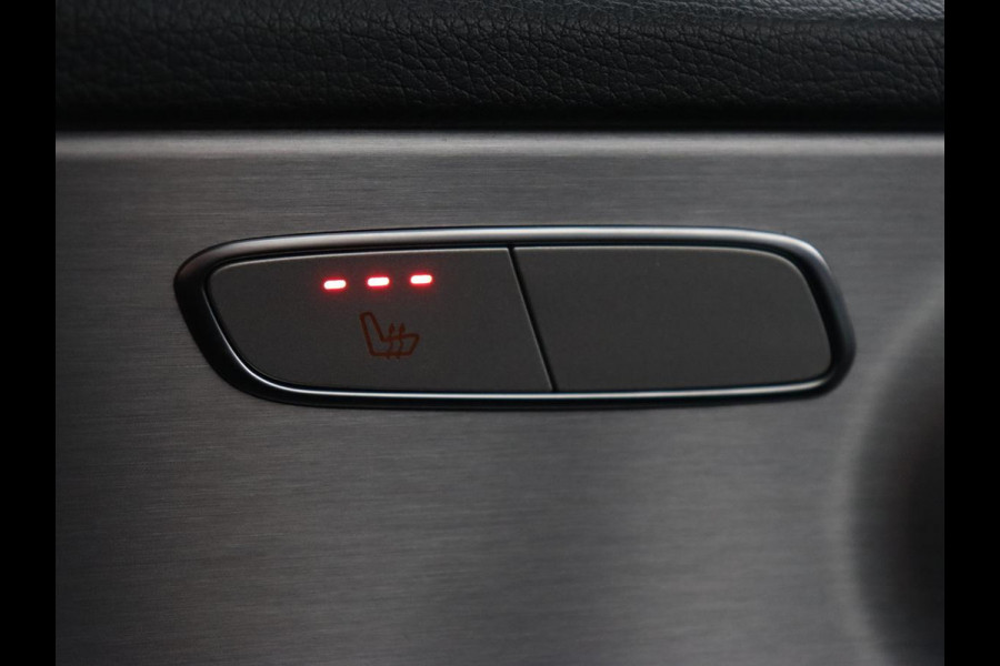 Mercedes-Benz C-Klasse 160 AMG | Stoelverwarming | Carplay | Leder/Alcantara | Camera | Digital Cockpit | Navigatie | 19'' | Full LED | Park Assist | Climate control