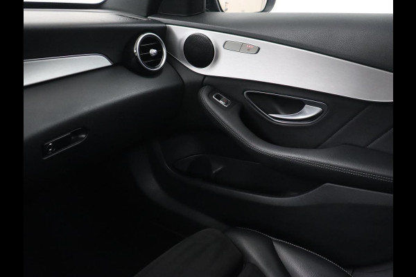 Mercedes-Benz C-Klasse 160 AMG | Stoelverwarming | Carplay | Leder/Alcantara | Camera | Digital Cockpit | Navigatie | 19'' | Full LED | Park Assist | Climate control