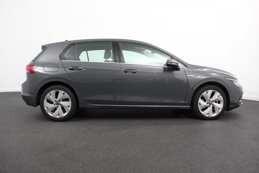 Volkswagen Golf 1.5 eTSI 150pk DSG Style Navigatie Apple Carplay/Android Auto Parkeersensoren Camera Park Assist Adaptive Cruise Control Blind Spot Assist Stoel- en stuurverwarming Ledverlichting Virtual Cockpit Lane Assist