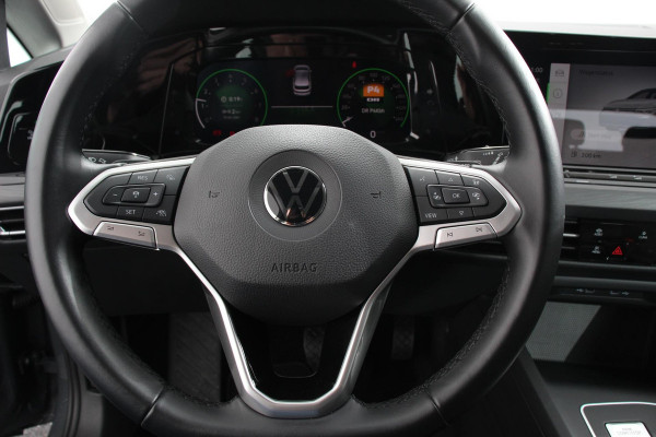 Volkswagen Golf 1.5 eTSI 150pk DSG Style Navigatie Apple Carplay/Android Auto Parkeersensoren Camera Park Assist Adaptive Cruise Control Blind Spot Assist Stoel- en stuurverwarming Ledverlichting Virtual Cockpit Lane Assist