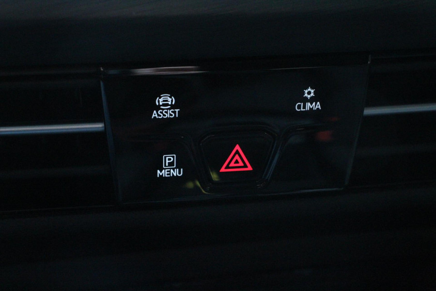 Volkswagen Golf 1.5 eTSI 150pk DSG Style Navigatie Apple Carplay/Android Auto Parkeersensoren Camera Park Assist Adaptive Cruise Control Blind Spot Assist Stoel- en stuurverwarming Ledverlichting Virtual Cockpit Lane Assist