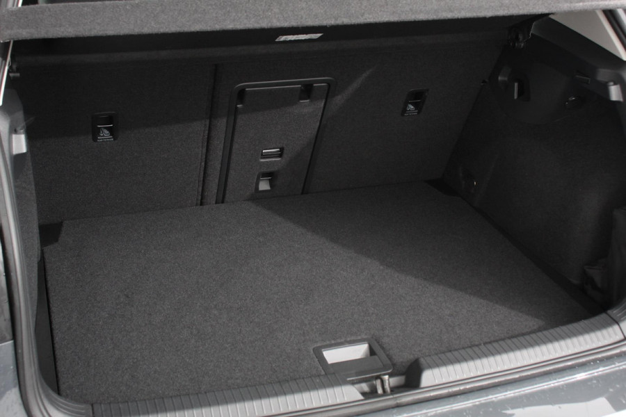 Volkswagen Golf 1.5 eTSI 150pk DSG Style Navigatie Apple Carplay/Android Auto Parkeersensoren Camera Park Assist Adaptive Cruise Control Blind Spot Assist Stoel- en stuurverwarming Ledverlichting Virtual Cockpit Lane Assist