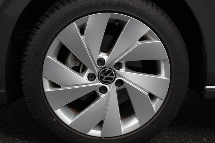 Volkswagen Golf 1.5 eTSI 150pk DSG Style Navigatie Apple Carplay/Android Auto Parkeersensoren Camera Park Assist Adaptive Cruise Control Blind Spot Assist Stoel- en stuurverwarming Ledverlichting Virtual Cockpit Lane Assist