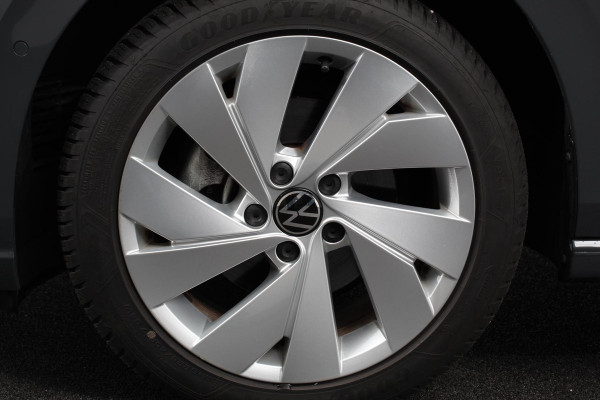 Volkswagen Golf 1.5 eTSI 150pk DSG Style Navigatie Apple Carplay/Android Auto Parkeersensoren Camera Park Assist Adaptive Cruise Control Blind Spot Assist Stoel- en stuurverwarming Ledverlichting Virtual Cockpit Lane Assist